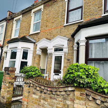 2 Bedroom Double Bed In East London Exterior foto