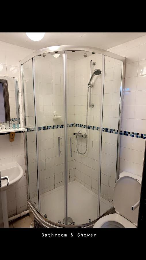 2 Bedroom Double Bed In East London Exterior foto